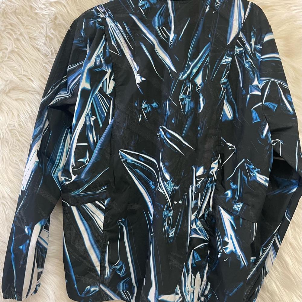 Nike SHIELD Women's Full-Zip Running Jacket - Picture 4 of 7